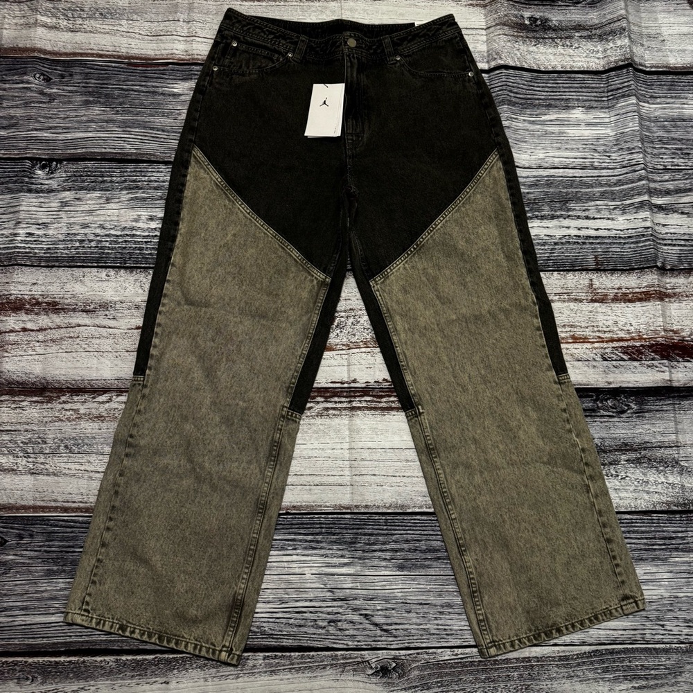 Air Jordan Women’s Loose Fit Two-Tone Denim Jeans NWT Size Large